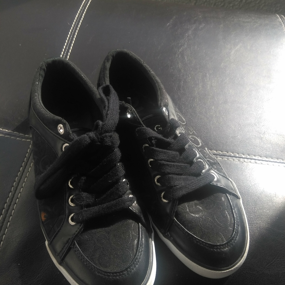 Women guess shoes